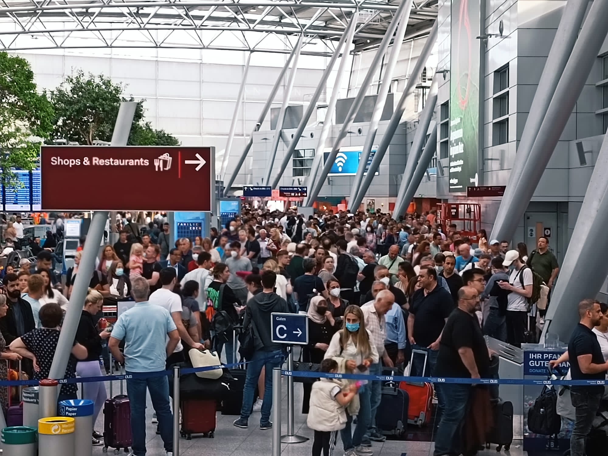 Luftsicherheitskontrollen: Frankfurter-Modell am Flughafen DUS vom ...