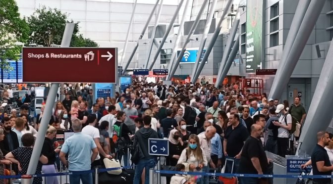 Chaos am Flughafen: Überlastungs- und Gefährdungsanzeige!